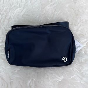 LAST ONE- Lululemon Everywhere Belt Bag in True Navy colour. NWT